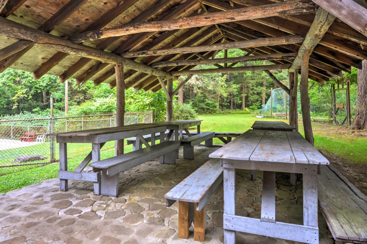 Pet-Friendly Pennsylvania Vacation Rental With Pool! Laughlintown Εξωτερικό φωτογραφία